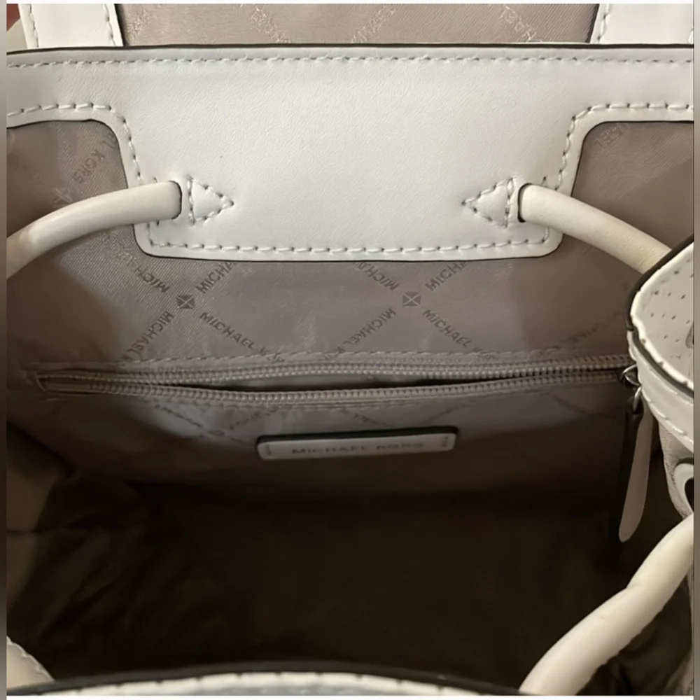 Michael Kors Abbey White Cargo Backpack Purse Tote Optic White NWT - Picture 6 of 9